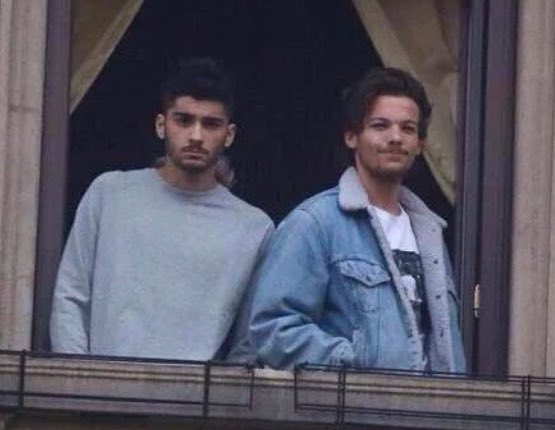 reasonpedri's tweet photo. melhor sequência de foto que vocês vão ver hoje #MissYouOneDirection https://t.co/6cMJMHhDCI