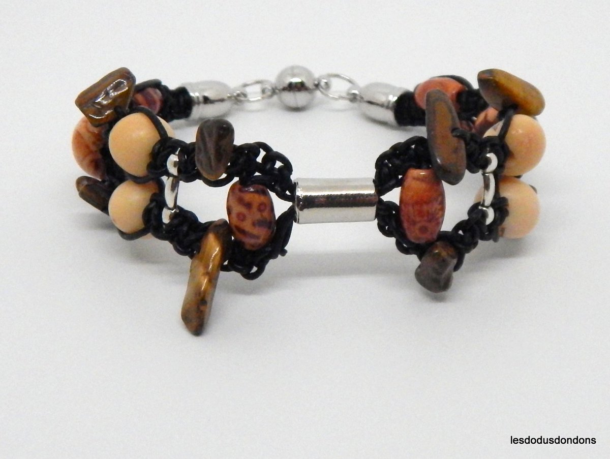 lddbracelets's tweet image. Bracelet cuir, pierres, perles bois et graines #Lesdodusdondons #braceletbois #naturel #artisanat