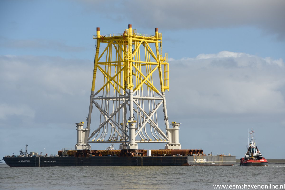 De jacket voor het Merkur Offshore windpark vertrok vanuit de #Eemshaven op weg naar haar eindbestemming #havengek eemshavenonline.nl/scheepvaart/ja…