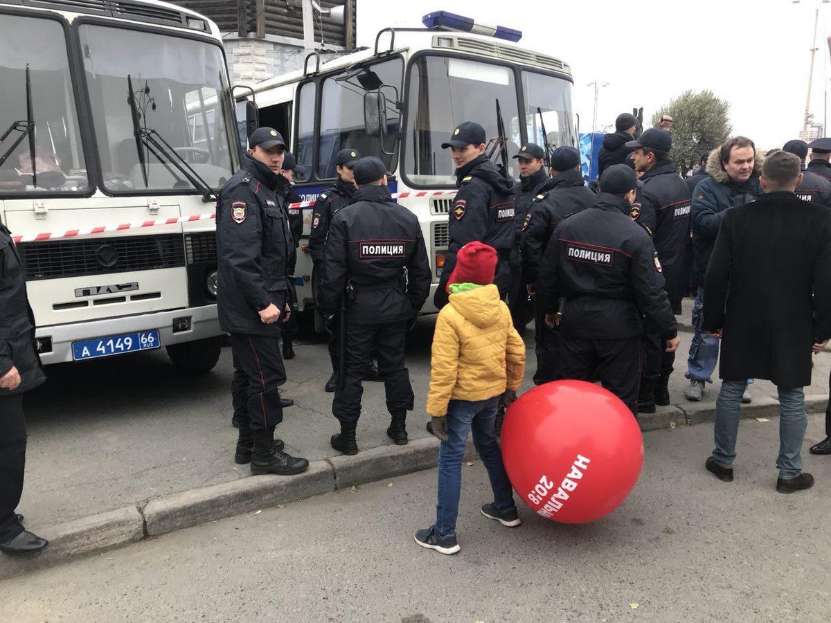 BravoIP's tweet photo. Помощникам Навального посвящается)) @anatoliisharii https://t.co/aawVN22fMx