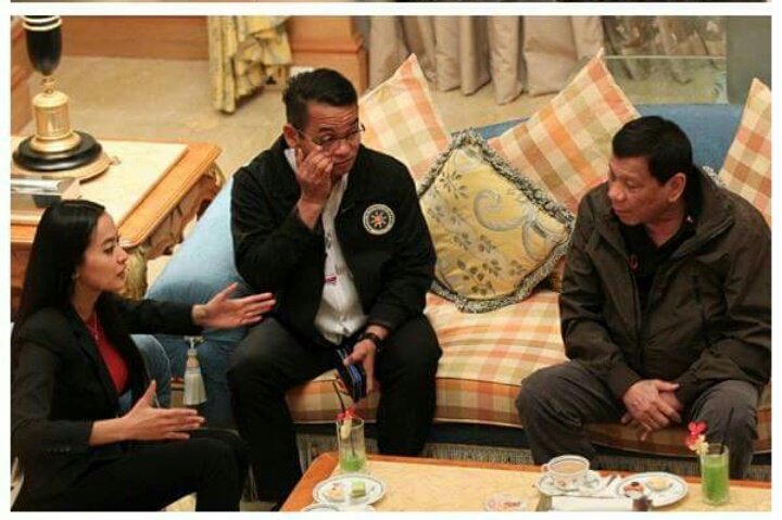 chikathofkpex's tweet photo. Duterte: Gaano kalaki kasya sa puki mo?

Mocha: https://t.co/hWN6Y1P1KZ