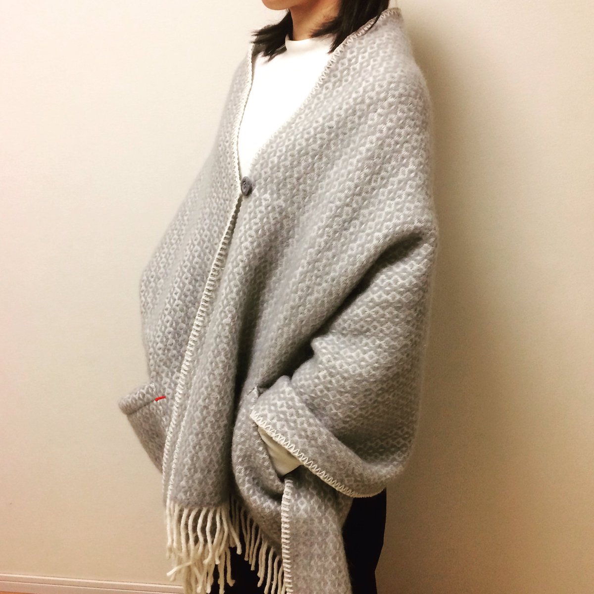 Ihana Design Ar Twitter クリッパンのストール 羽織るとこんな感じです びっくりするほど軽いです レクト出店に持って行きます Klippan 北欧 ブランケット スロー 暮らし 冬 インテリア 広島 Ihana Design Ar Twitter クリッパンのストール 羽織るとこんな感じです びっくりするほど軽いです レクト出店に持って行きます Klippan 北欧 ブランケット スロー 暮らし 冬 インテリア 広島