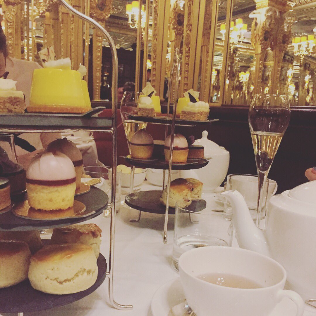 AsaBaaw's tweet photo. Frieze Art Exhibition and afternoon tea at the Hotel Cafe Royal this weekend 🥂🍰 https://t.co/HYKkHOOXWN