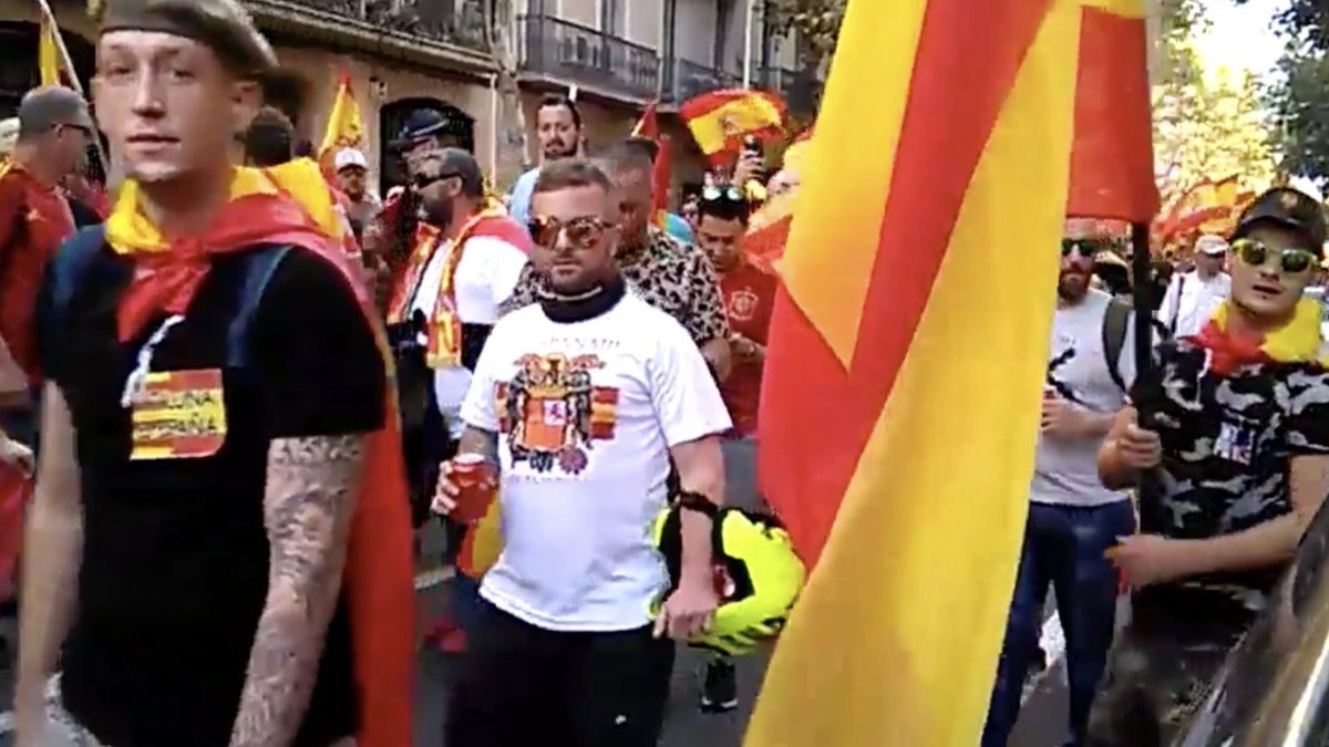 nacionalistes_'s tweet photo. 🤦🏻‍♂️🇪🇸 Catalanes neonazis de bien encabezando la manifestación: #RecuperemElSeny

Spanish fascism today @JulianAssange https://t.co/0KTLRMjugK
