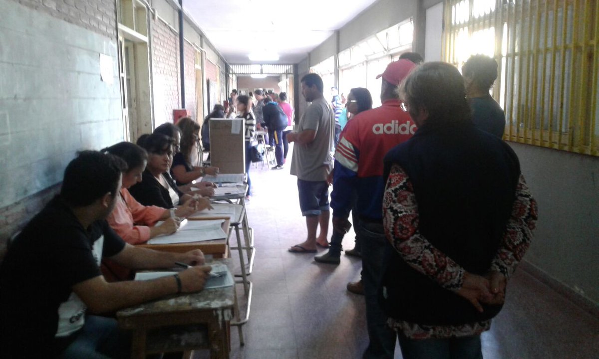 LT7Noticias's tweet photo. Arrancó la votación en #Corrientes. Participá en la redes con el  hashtag #CorrientesElige 🗳📩 https://t.co/DpyarHlcJ9