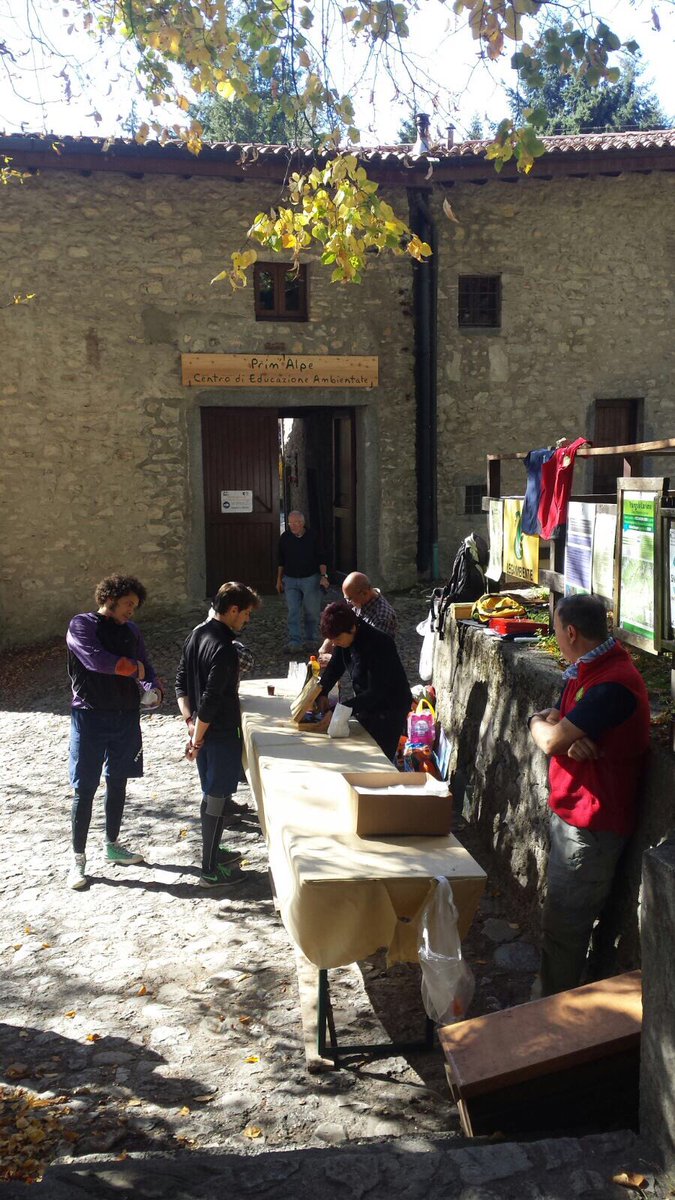 PrimalpeCanzo's tweet photo. Oggi castagnata #CAI #Canzo non mancate, i sapori della foresta e il cielo d’autunno https://t.co/dSXsiiptfR