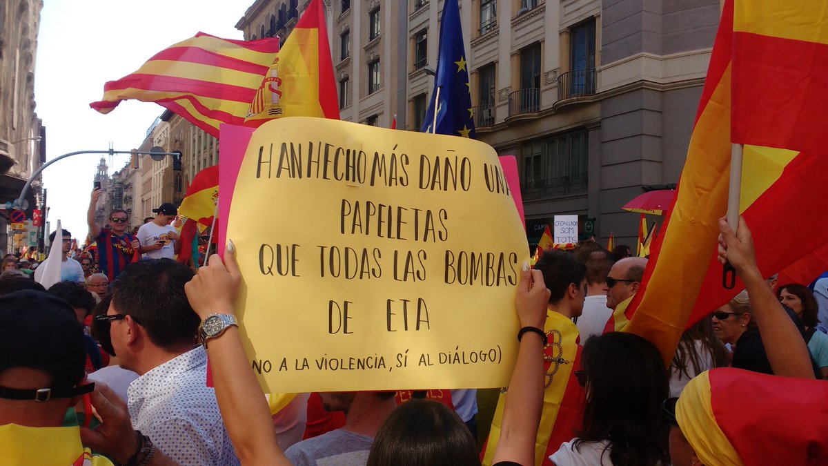 almotuit's tweet photo. Poca broma: Vist a Vía Laietana ara mateix a la mani unionista.... https://t.co/fkeY62utLh