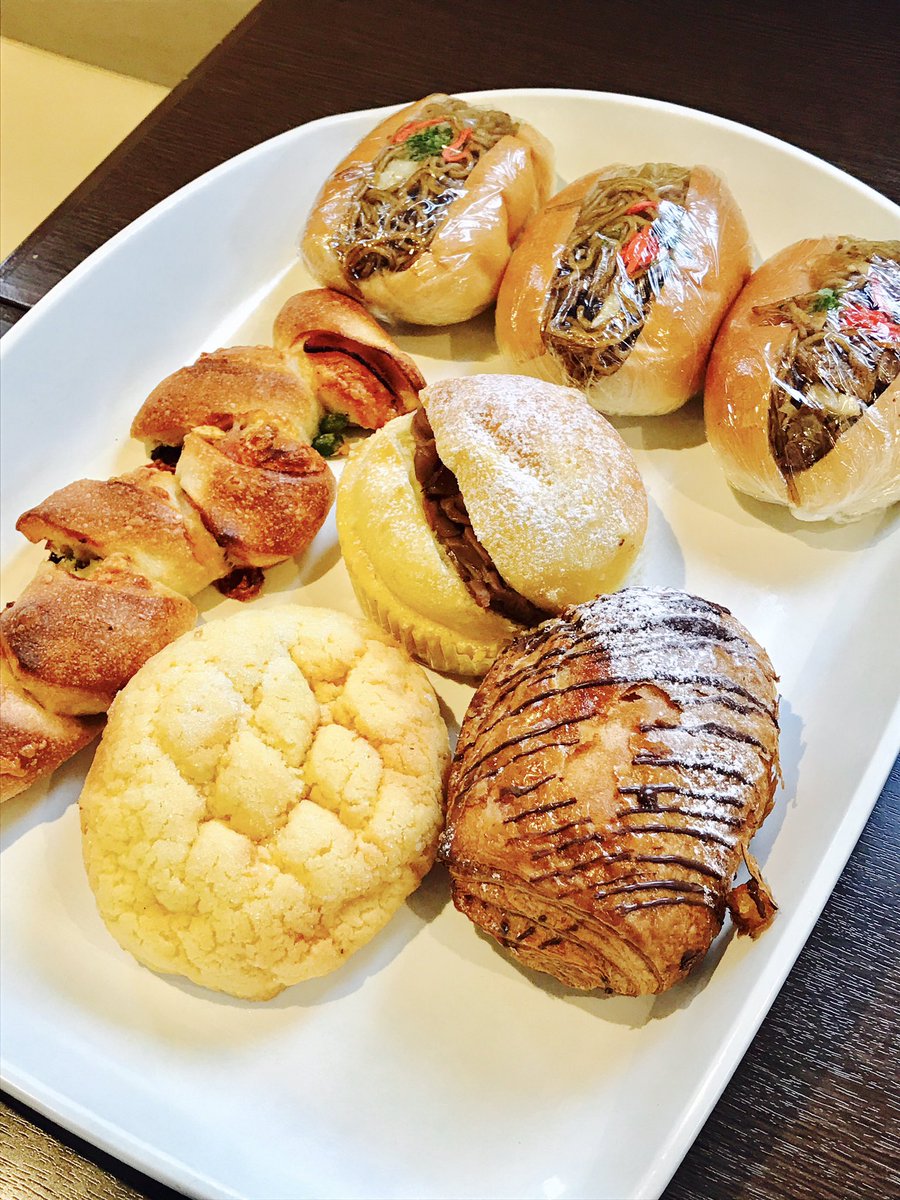 先日辻堂のパン屋「パンステージ リップル」に初めて行きました。 豊富な種類のパンが並んでて、選ぶのが楽しいです！  二階のイートイン席で食べると珈琲一杯無料という嬉しいサービス付き。 焼きそばパン、懐かしい味で好きです！ #湘南 #藤沢 #辻堂 #藤沢キュン #パン  ...