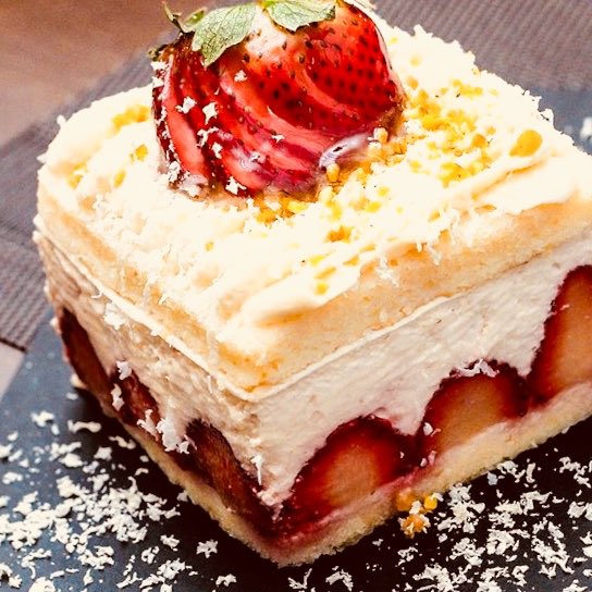 Beautiful strawberry trifle cake #Recipes