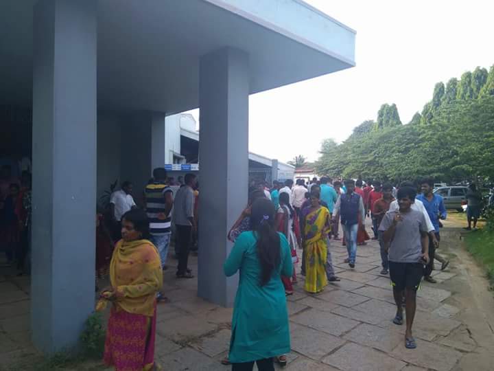 DTYIFCKunigal's tweet photo. ರಾಮನಗರದ ಶ್ರೀರಾಮ್ ಚಿತ್ರಮOದಿರ ಸಂಜೆ ಶೋ #ತಾರಕ್ ಹೌಸ್ ಪುಲ್ ಪ್ರದರ್ಶನ.
#Tarak
#BlockBusterHitTarak
#TarakMania #Tarakotsava
#DBOSS @dasadarshan https://t.co/xvVqyhWhPU