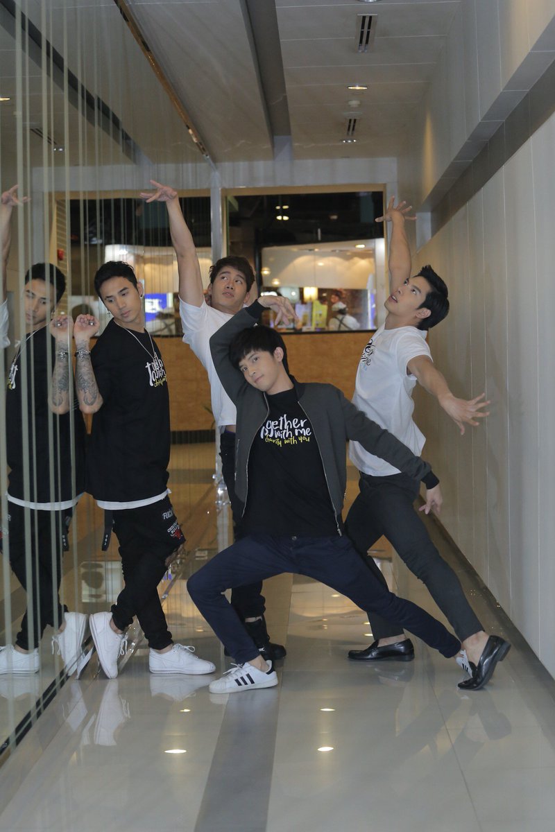 tvthunderseries's tweet image. เสื้อมาแล้ว!! เข้าไปเช็ค Tracking No. ได้ที่นี่ &amp;gt;&amp;gt; drive.google.com/open?id=0B_WGQ…
ได้รับแล้วถ่ายรูปคูลๆแบบนี้มาฝากหน่อย!
#togetherwithmetheseries