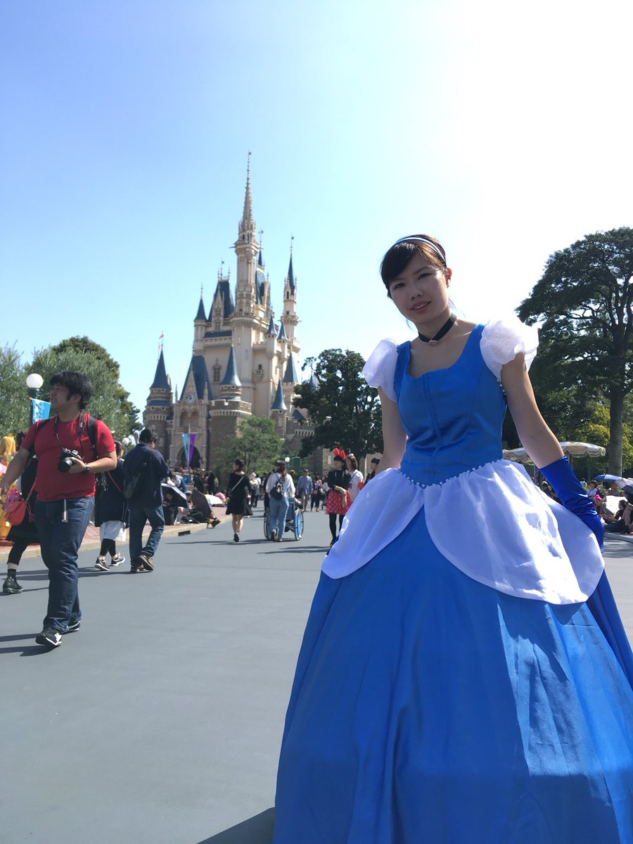 Namimiyu ディズニーハロウィン です 一緒に写真撮って下さいって何人かの方に言ってもらったり キャストさんに プリンセスごきげんよう って言ってもらったり いっぱい嬉しかった 人生に1度はこういう日があってもいいですね 一緒に写真撮った