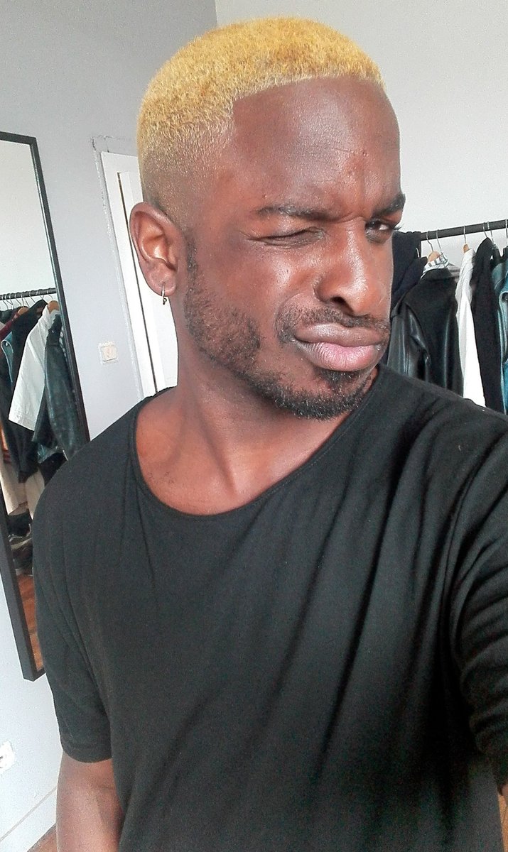 tshinanu92's tweet photo. Qd t'aimes trop le changement #dying #bleached #bleach #hairstyle #haircut #faded #afrohaircut #ginger #firststep #blogger #belgianblogger https://t.co/vHM4Aqepz7