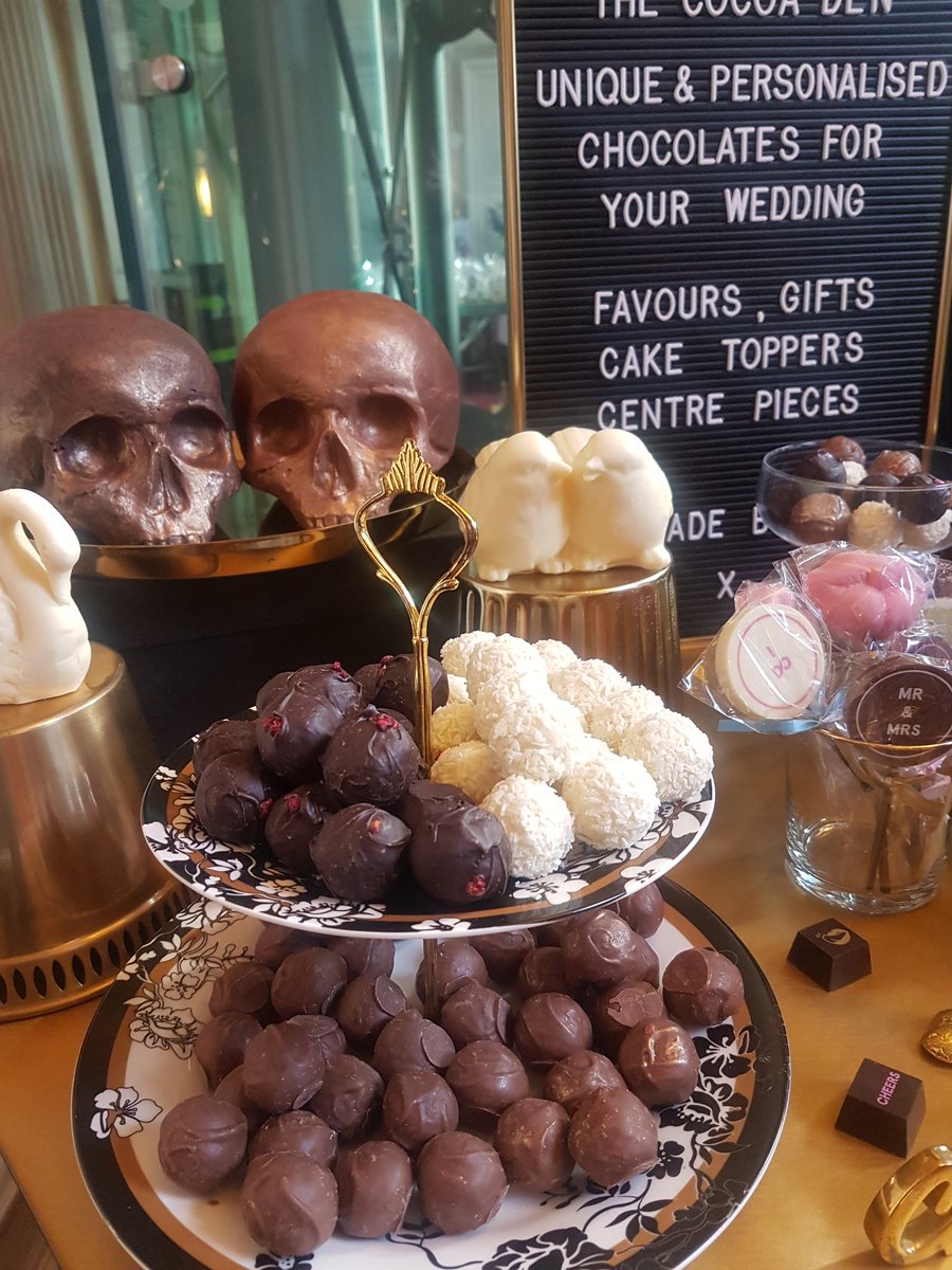 Taking over the senses <a href="/chosenwedding/">Chosen Wedding Fair</a> with <a href="/ByLauraLondon/">By Laura London</a> come and taste some chocolate and smell some candles!