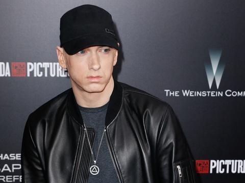 20Minutes's tweet photo. VIDEO. Eminem a fini son album https://t.co/gbFeeFUsBH https://t.co/hwDkBckRxt