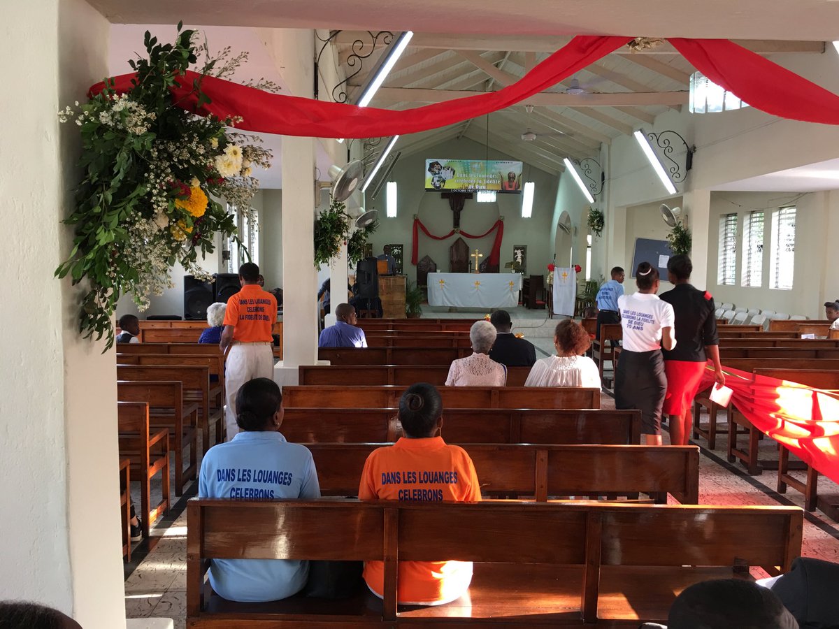 FatherSandy's tweet photo. Greetings, @holycmemphis , from Church of the Epiphany, Port-au-Prince! https://t.co/7n7uUPCbuL