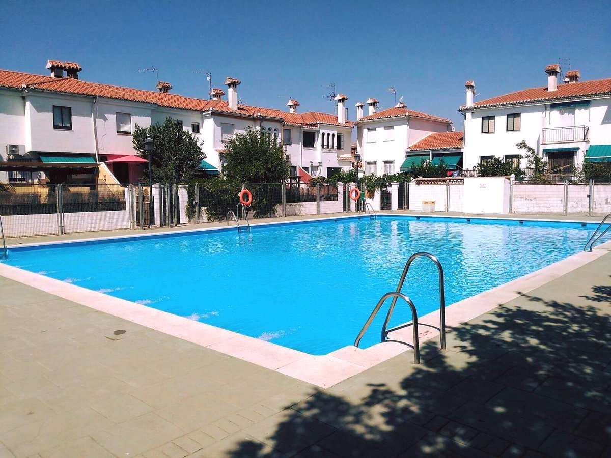 NEO_Piscinas's tweet photo. La temporada alta de verano ha terminado! Os dejamos algunas fotos de piscinas de esta temporada😎🏖️ https://t.co/Qglo1YcCY0