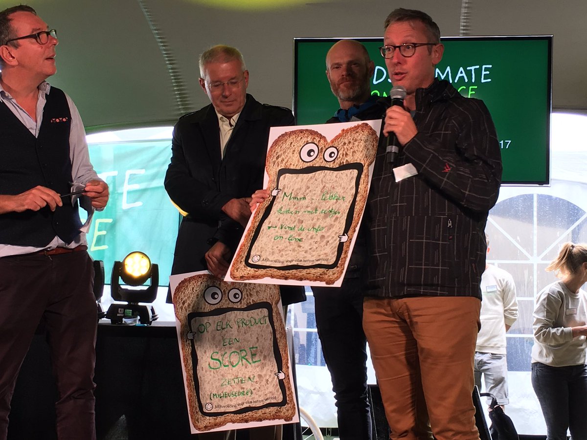 eigencenterparc's tweet photo. Wat een goede ideeรซn hadden de kinderen weer! Een aantal gelijk ondertekend en die komen er! #kcc #kcc2017 #centerparcs @wnfnederland https://t.co/6Xi3Tdyu3p