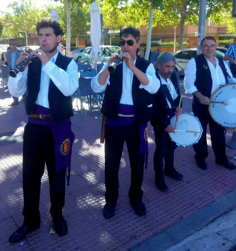 Amenizando la #IVLeguaSolidaria en #LasDelicias
Deporte, solidaridad y música unidos! 
<a href="/AyuntamientoVLL/">Ayto. de Valladolid</a> <a href="/alberbustos/">Alberto Bustos</a>
#FolkloreCastellano