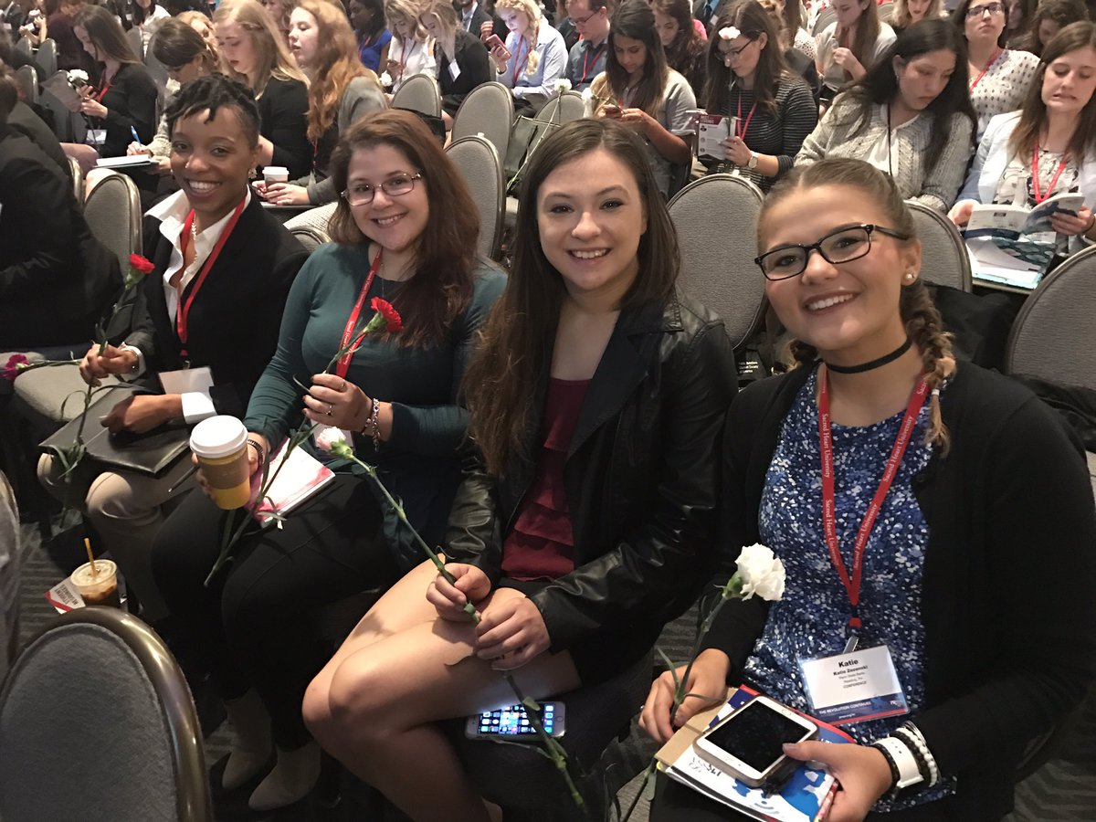 PRSSABerks's tweet photo. Before the key note address , we received these beautiful flowers from PRSSA. Thank you ! @PRSSANational #PRSSANC17 https://t.co/RQcnJ5s2ga