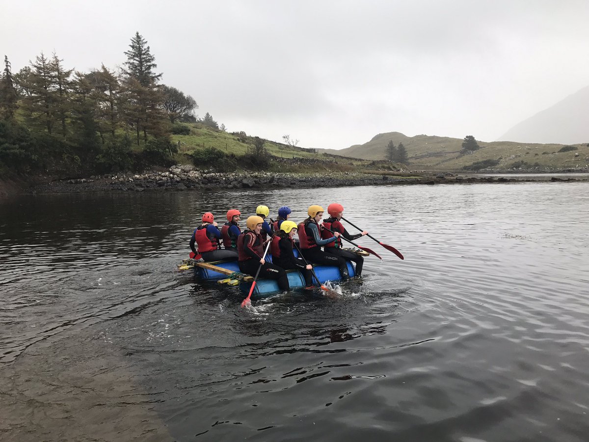 ColaisteIosaef's tweet photo. @ColaisteIosaef TYs getting to grips with rafting and canoeing 🛶 in Delphi #TY2017 https://t.co/MQGzphO4Pw