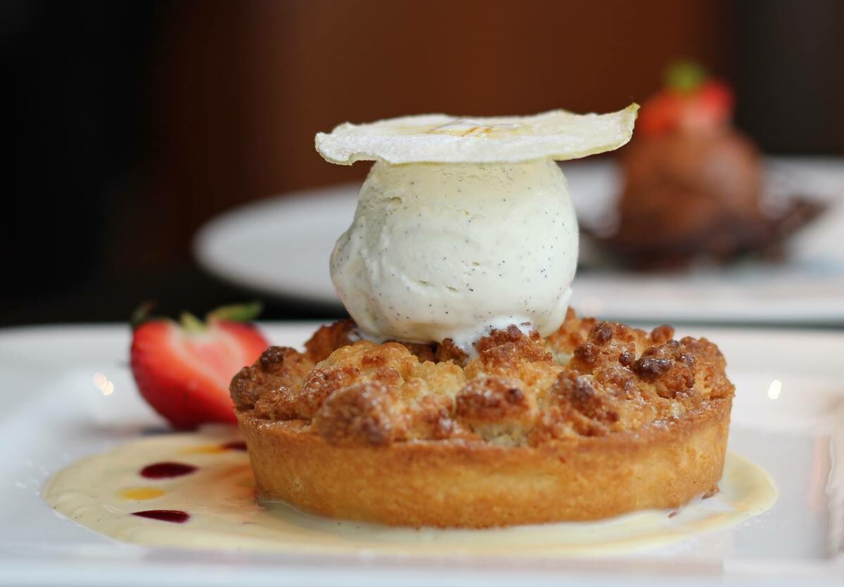 TheMeatCoBH's tweet photo. There’s always room for dessert when it looks this good. Pictured: our beautiful Baked Apple Crumble Supreme.😍 https://t.co/bso7Yzj1qn