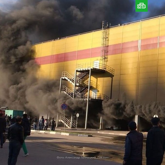 Пожар в строительном рынке «синдика». Тц м5 молл рязань. Синдика строительный рынок сгорел. В рязани сгорел торговый центр 5 молл. Император ресторан пожар новосибирск.
