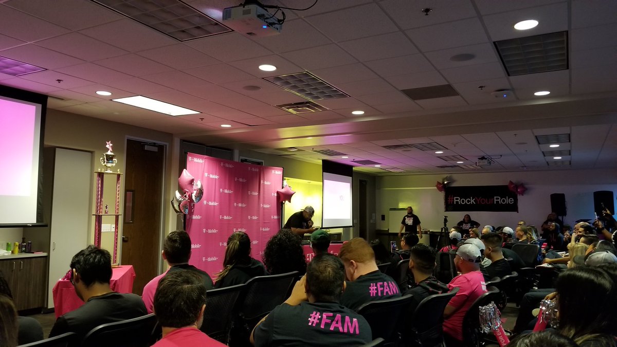 jumana01's tweet photo. #Q4kickoff #tmobile @CeahJustice @TMobile https://t.co/qq36XmXXbN
