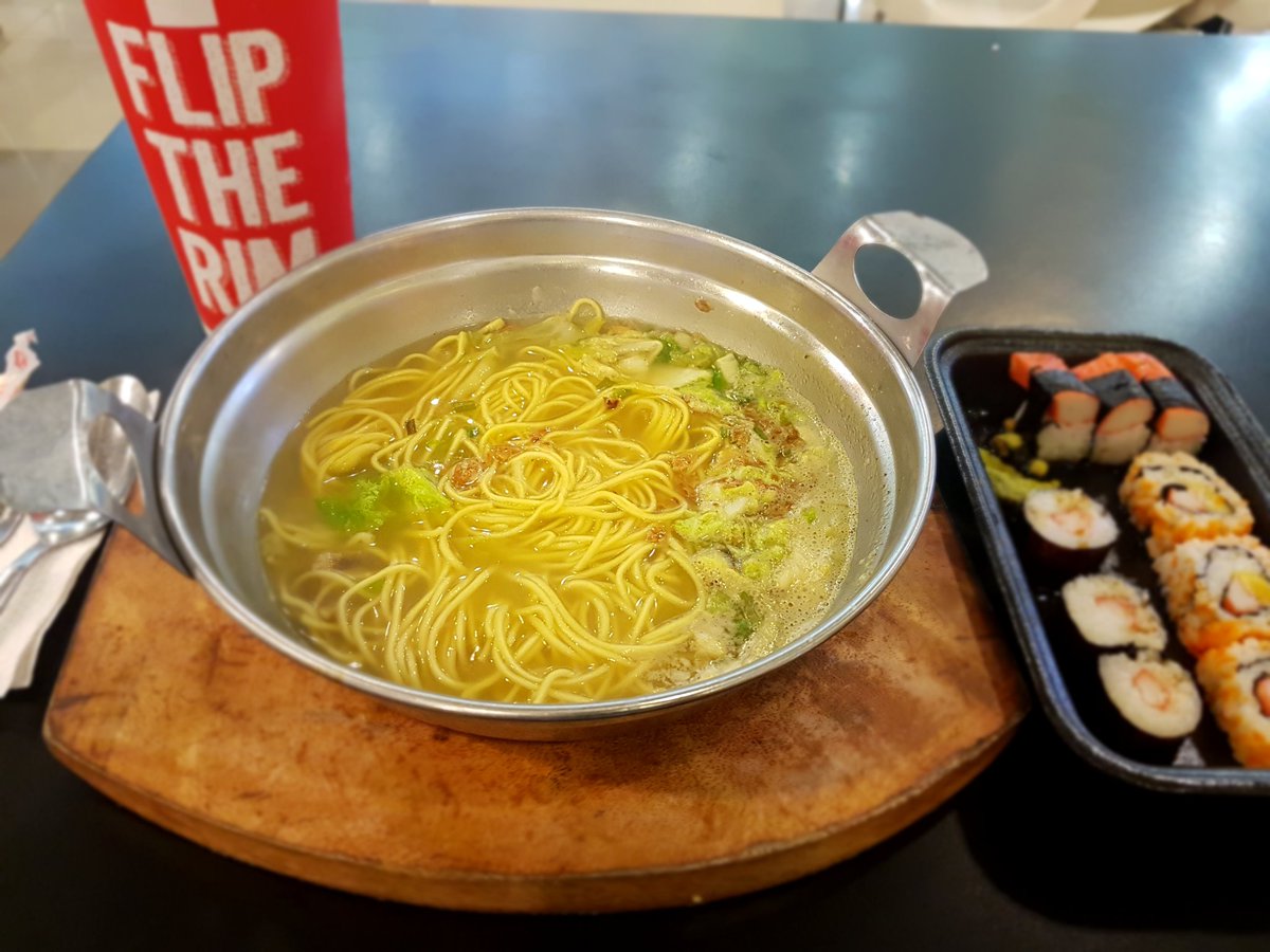 HoyGisingPinas's tweet photo. Noodles and Maki
#intsik #hapon #food https://t.co/VqUDA7Yk5D