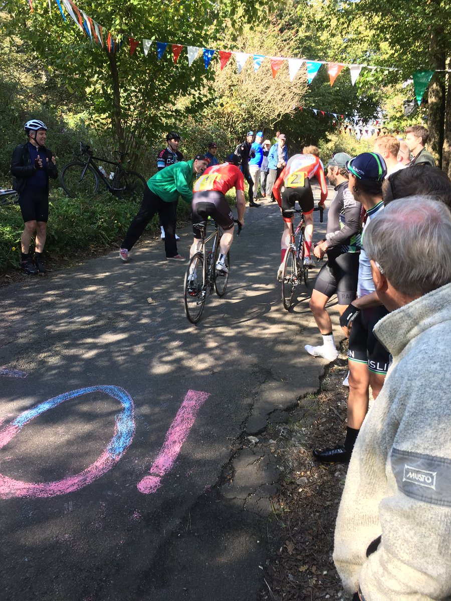 Watching first riders tackle the #beccc hill climb. Looking for tips for our #zwift #wahoo tour KOM comp on Wednesday 18th.