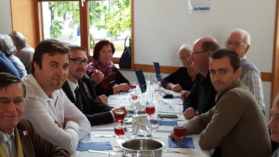 Rass_National01's tweet photo. Notre fédération accueillait avec le #FN73 et le #FN74 @nicolasbayfn et @DMartinFN pour une belle fête champêtre
#Union #Rassemblement https://t.co/MI3nMF3BO4