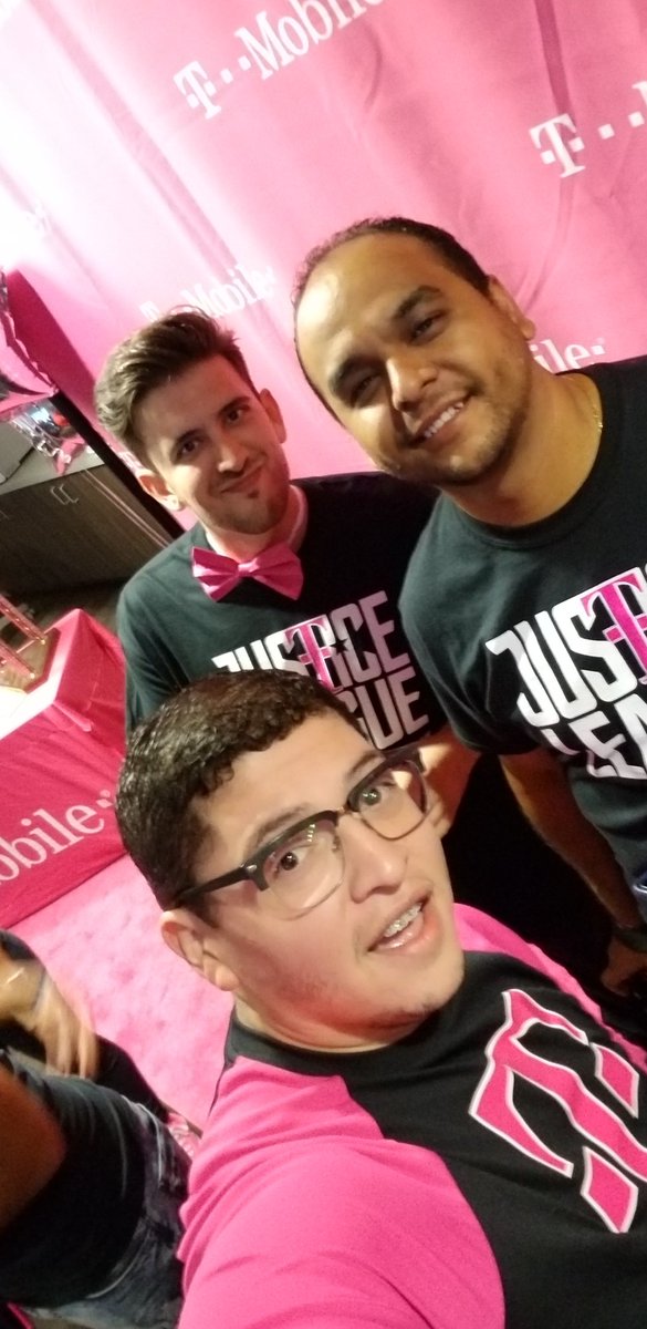 jumana01's tweet photo. @CeahJustice @TMobile #q4kickoff
#Magenta https://t.co/ovXhHKVUuV