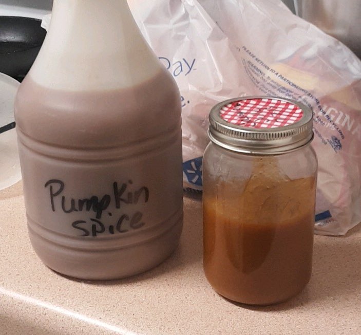 thebroocafe's tweet photo. I mean... Just look at that beautiful color! Thanks to Marla for Broo'ing more than coffee for a DIRTY PUMPKIN SPICE CHAI. 🎃☕️ #doyoubroo https://t.co/NTehtdrdq9