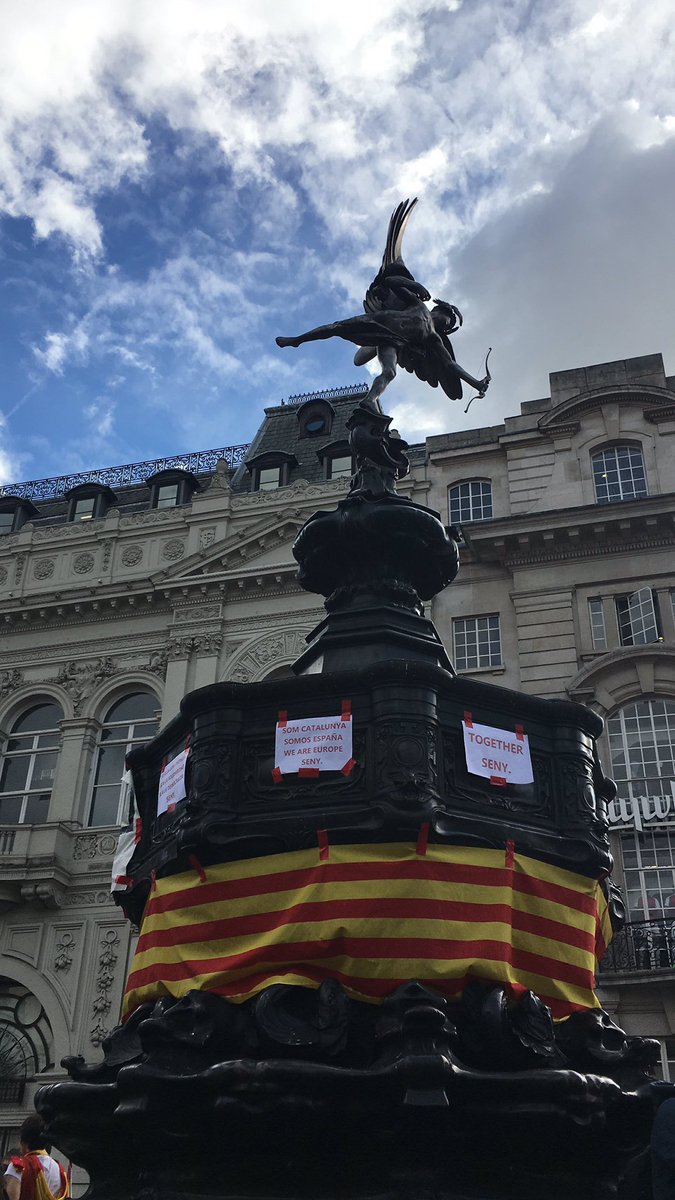 Supporting Spain from London. Apoyando a España desde Londres. Visca Catalunya y Viva España #OrgullososDeSerEspanoles #RecuperemElSeny