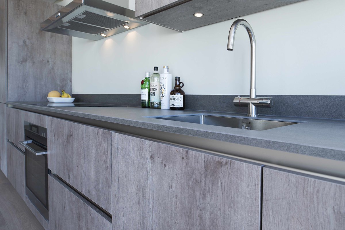 DeKitchenStudio's tweet image. Beperkte ruimte creëert onbeperkte creativiteit. #kitchenstudio #keukenopmaat #designkeukens #droomkeuken goo.gl/LuKVLj