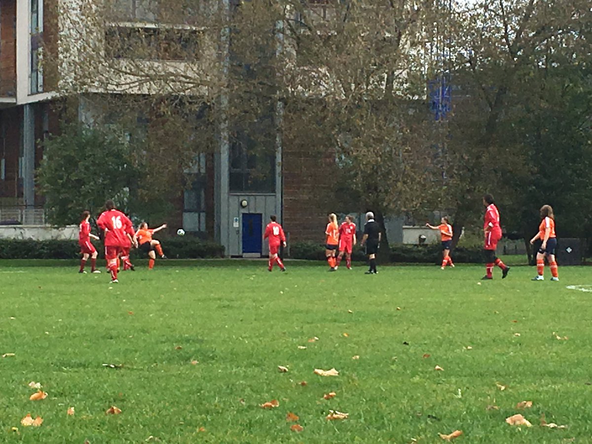 HackneyWolvesFC's tweet image. Supporting our neighbour borough @THWFC at Meath Gdns. Keep your heads up ladies #womensfootball #grassroots #ladiesfootball #TowerHamlets
