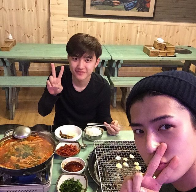 B506bhqx's tweet photo. ชอบเวลาฮุนโด้กินข้าวด้วยกันจรุม...ดูเป็นพี่โด้กับน้องฮุนมาก ☺️💟 https://t.co/trFSX7M2xr