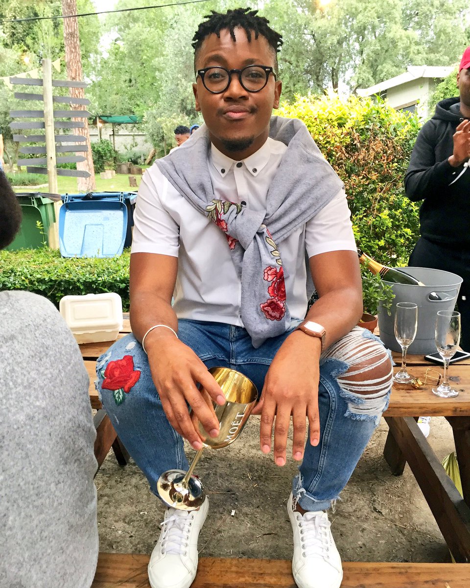 KhangelaniDziba's tweet photo. Sundays in Jozi with Jozi Kids. Happy Sunday! #JoziByDay 🌺🌺🌺 https://t.co/5jCe7E4wFX