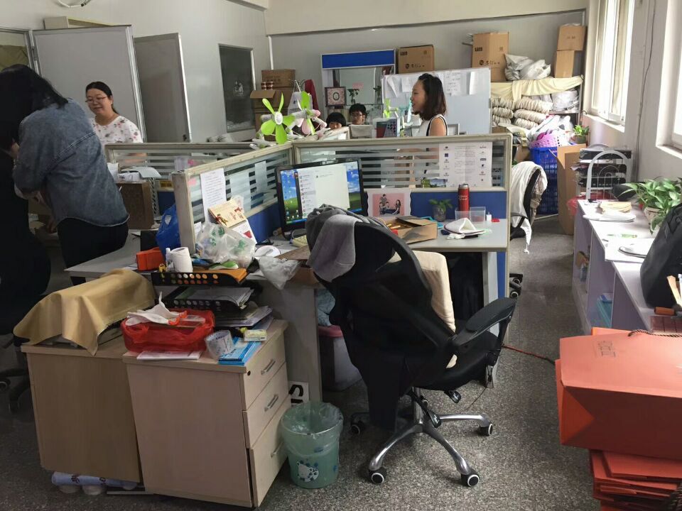 guestamenity's tweet photo. mooncake for everyone. best presents for this special holiday. https://t.co/KSaYC92d2e