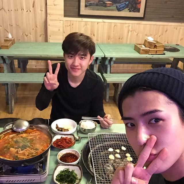 Dohlove_HJ's tweet photo. 울 세훈이는 맛난거 먹을때 경수형아랑 함께~둘이 넘 예쁘구 훈스타 사랑해요~♡ https://t.co/326fsDPq7P