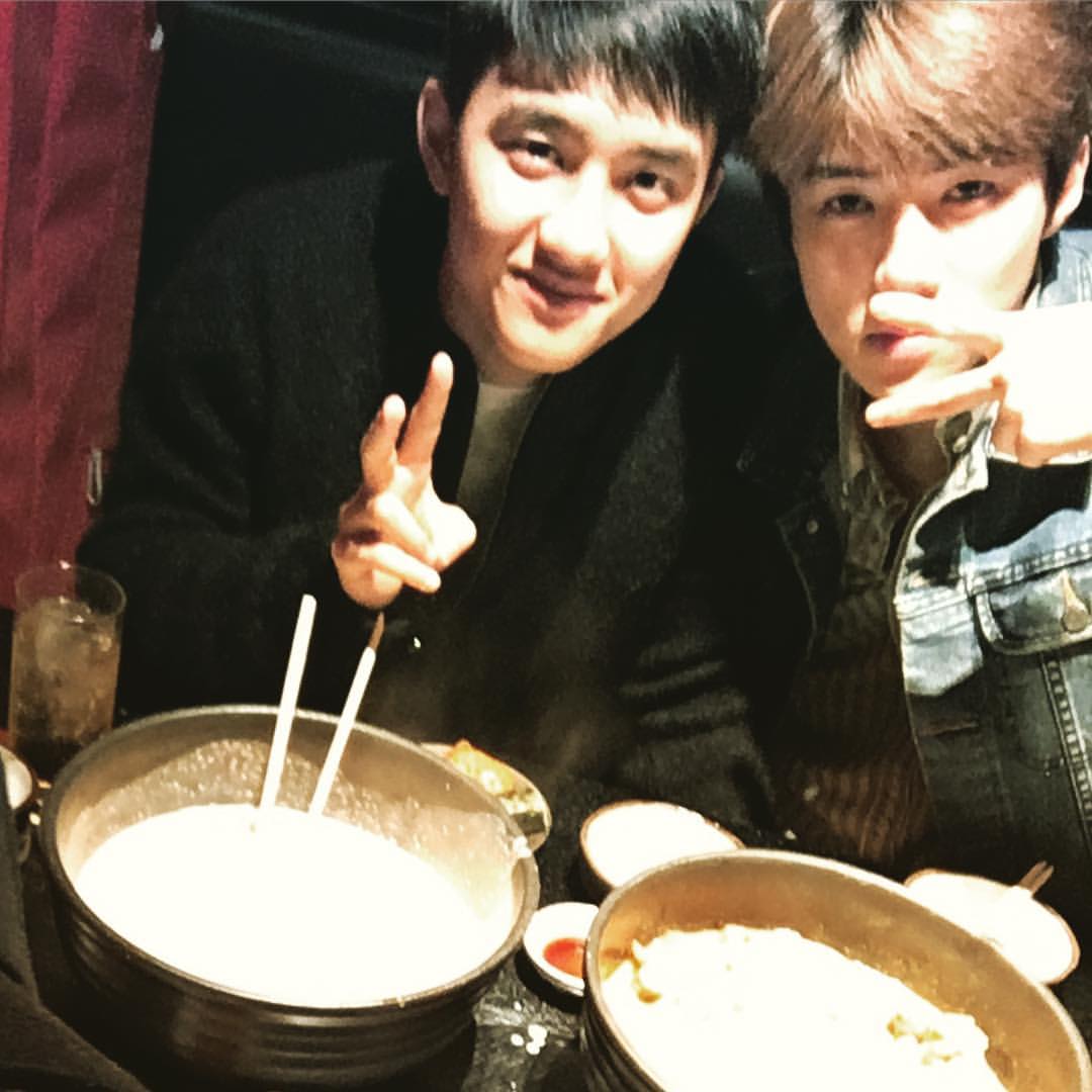 Dohlove_HJ's tweet photo. 울 세훈이는 맛난거 먹을때 경수형아랑 함께~둘이 넘 예쁘구 훈스타 사랑해요~♡ https://t.co/326fsDPq7P