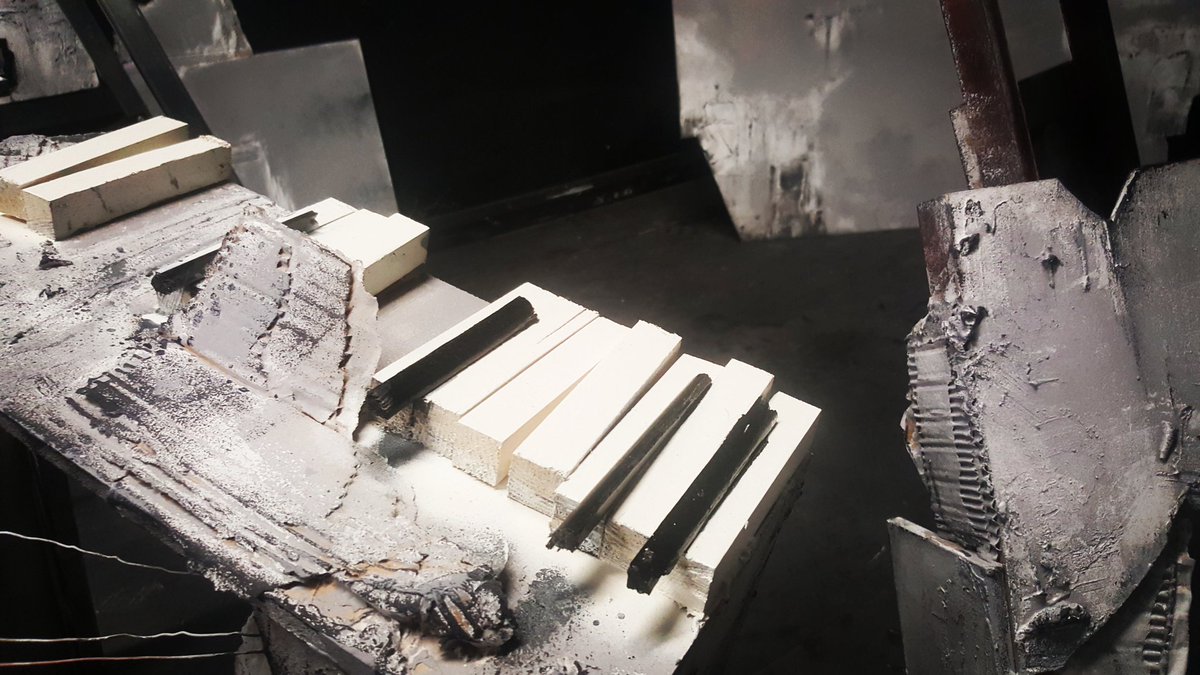 TheHazelTales's tweet photo. Set pieces are in thanks to the brilliant work by designer @alexandra_purvis 👌👌👌

#tech #dressrun #PAINTING🎨 @WhiteBearTheatr https://t.co/aP95TPZLiI