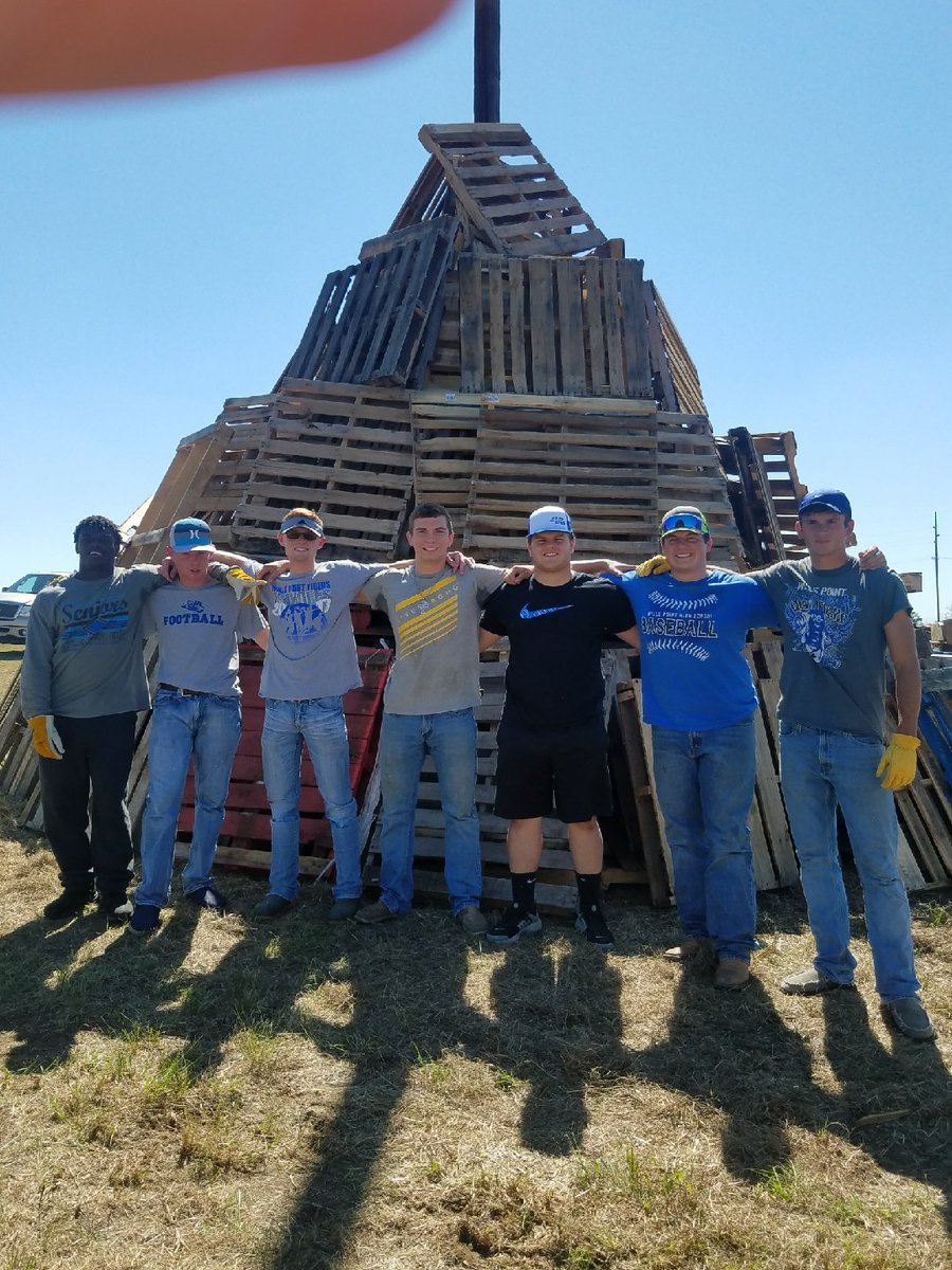 Talangford95's tweet photo. Yep you know what this means... it's HOMECOMING week in Wills Point! #wphsfootball #seniors #ptf #otss #workasafamily #wphshoco https://t.co/KdaJzNuOos