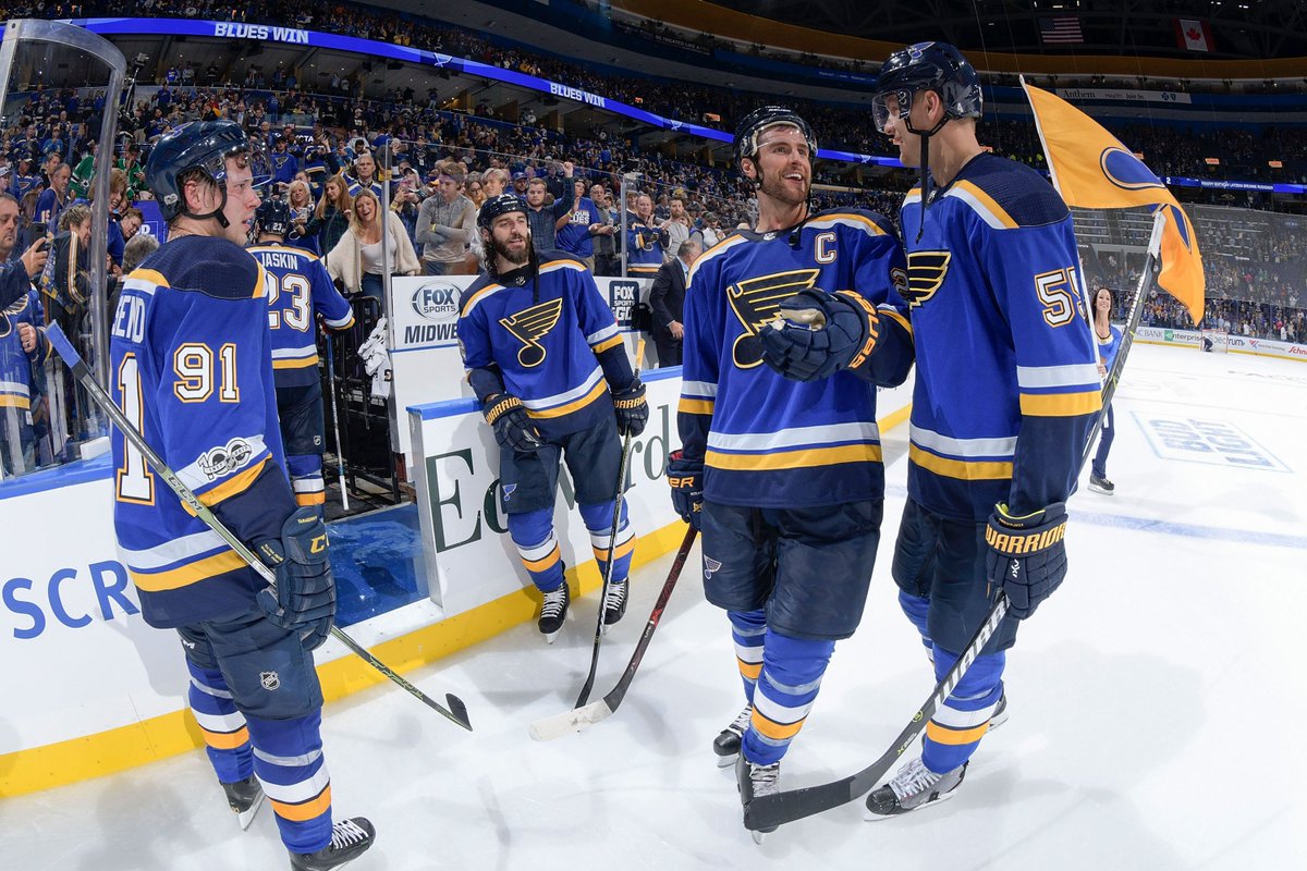 StLouisBlues's tweet photo. So the #stlblues home opener last night was fun. #AllTogetherNowSTL https://t.co/85Qj3vYBd1