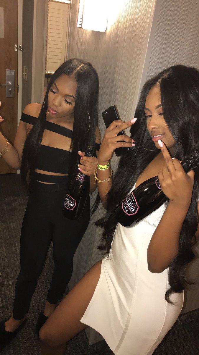 blahraee's tweet photo. 🤤🤤 @Demyahh https://t.co/zpugLweL6C