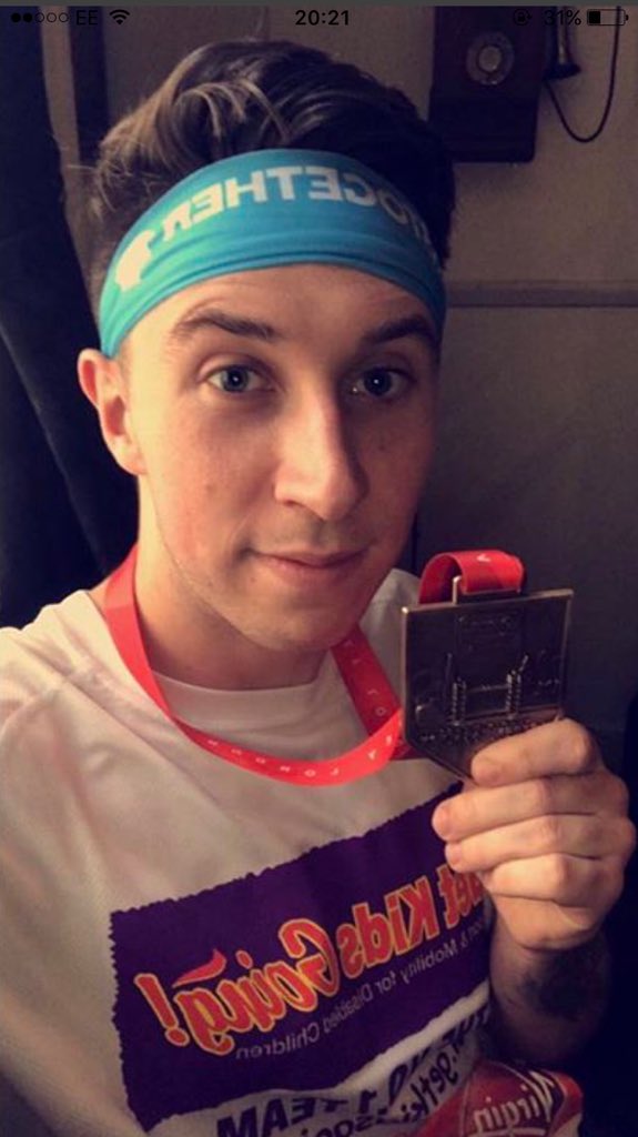 MasonCoookie's tweet photo. #throwbacksundays #marathonlife should be throwback Thursdays but I changed it haha😂 #classic https://t.co/sUL5bn6TLh