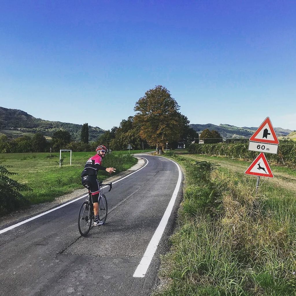 NeverAloneApp's tweet photo. sunday is perfect for a easy ride! #neveraloneapp #ride #bike #bdc #roadbike #trek #romagna #rioloterme #riding #cycling https://t.co/QPMQtjCarz