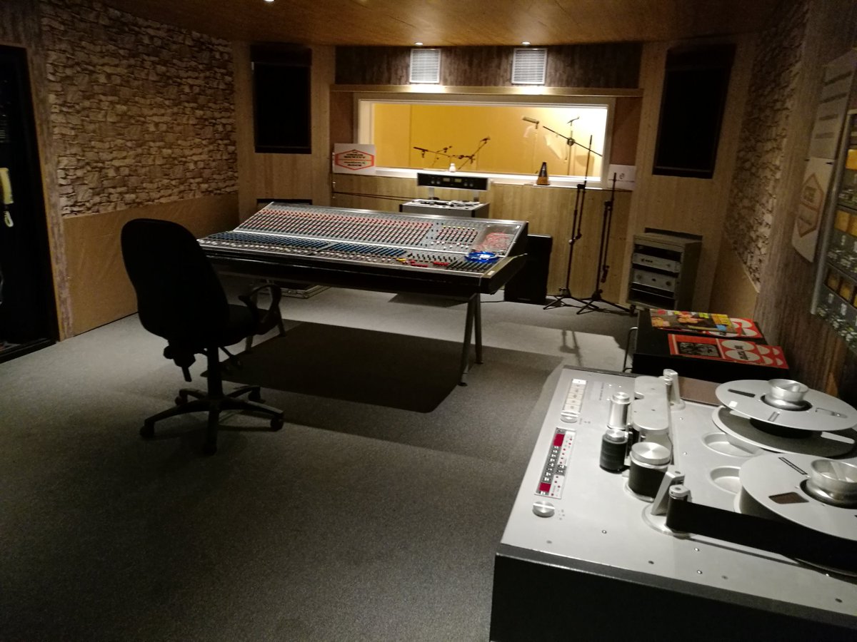 Strawberry Studios The Final Photos Of The Control Room Rebuild Ahead Of Dismantling The Room Tomorrow History Temporarily Brought Back To Life Strawberry50 T Co 5ns1jhtxmk