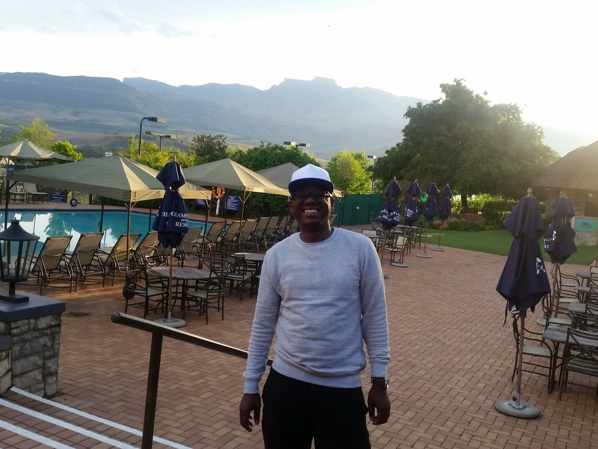 mcclaudethulani's tweet photo. @ChampagneSports great holiday destination to take a @ShotLeft with family and friends @sthe_dlamini1 https://t.co/31f65z2QuB