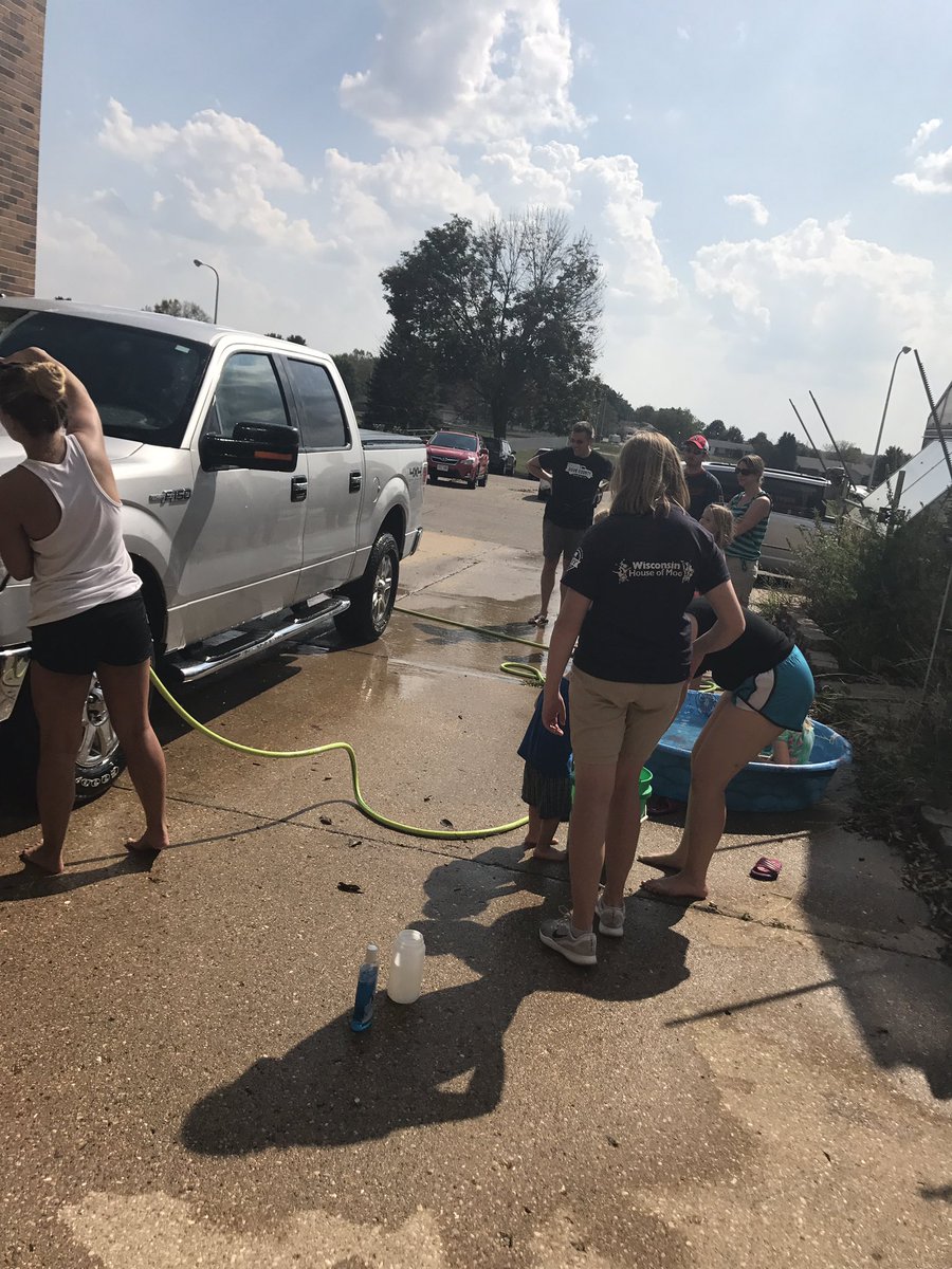 JVLParkerFFA's tweet photo. So proud of our members in their first month back to school. #jumpstartnight #SundayDinner #dogcarwash #WDE17 #firstmeeting https://t.co/Aus0fZcAsW